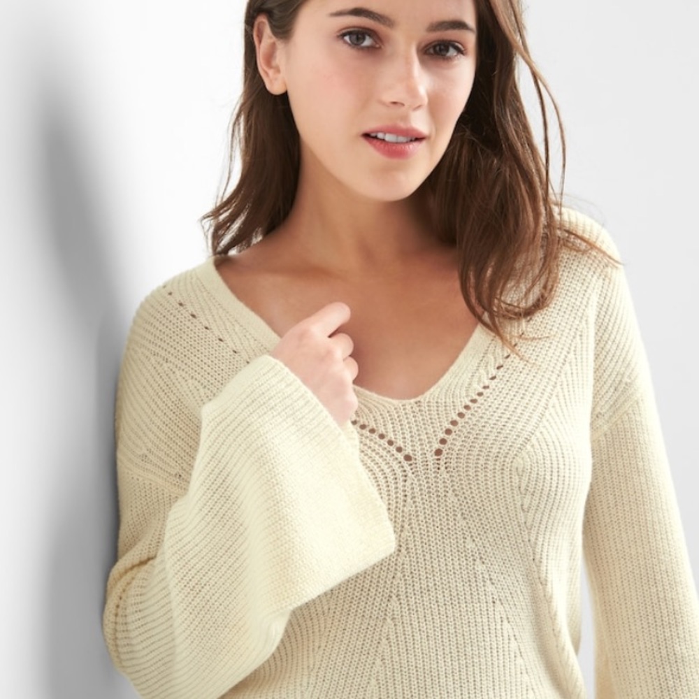 Gap Cream "Pointelle" V-Neck Sweater